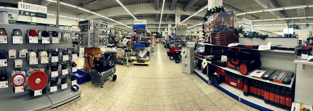 Werkzeugwand und Maschinenbereich im Fachmarkt Görlacher